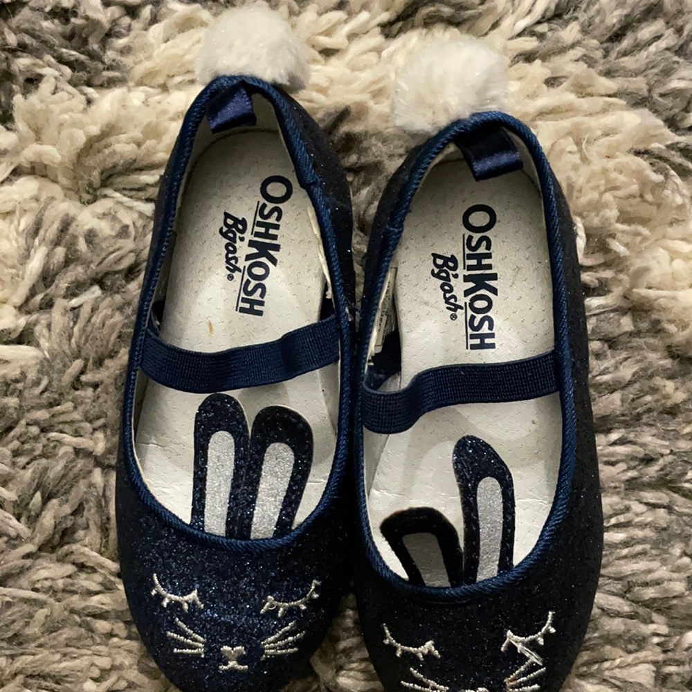 Oshkosh size 5 bunny shoes